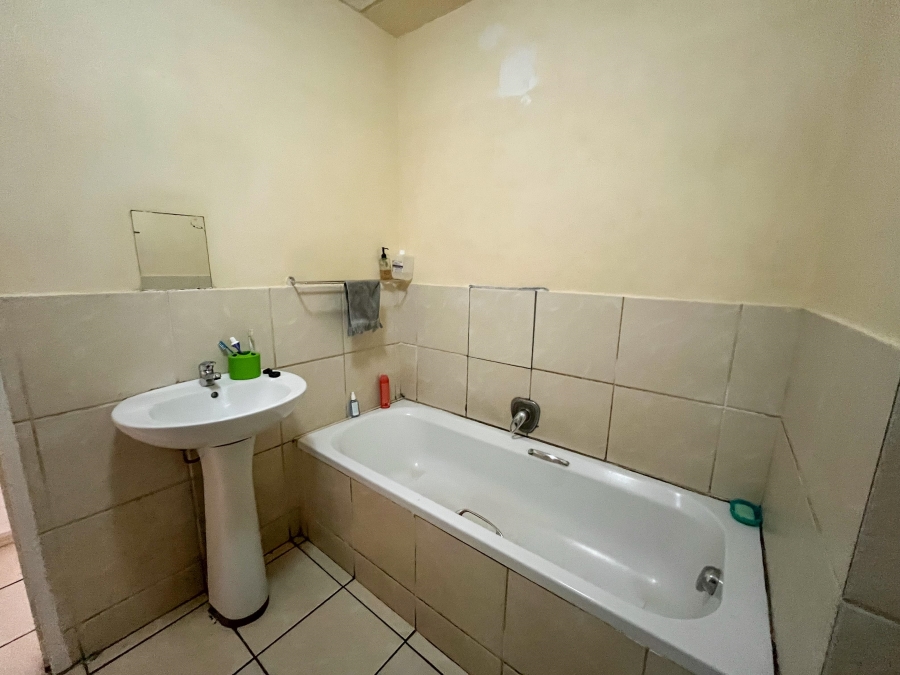 2 Bedroom Property for Sale in Maitland Western Cape